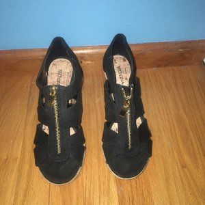 Wedge shoes